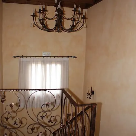 Dona Isabel فندق