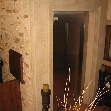 Dona Isabel Hotel *